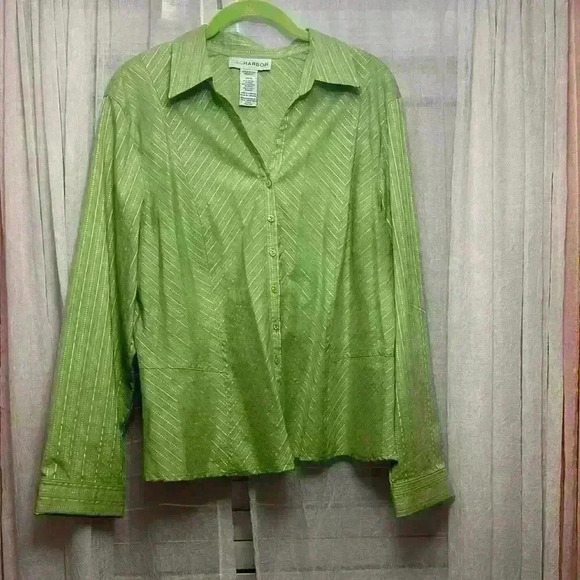 Sag Harbor Sz 16 green stretch flattering button up. Item# 7A - Picture 4 of 7